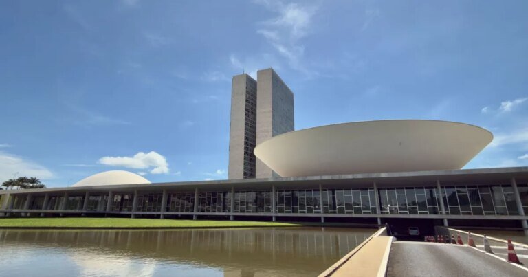 Em meio à crise do STF, Congresso acumula 84 propostas de mudanças na Corte