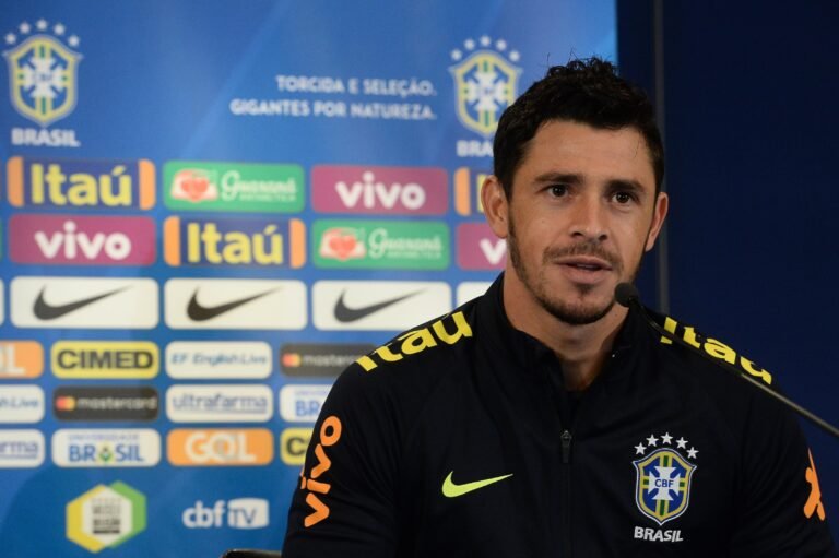 Giuliano anuncia aposentadoria: “O futebol foi a melhor coisa que me aconteceu”