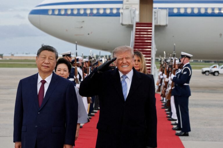 VÍDEO: Trump faz ‘careta’ com voo de avião durante recepção a Xi