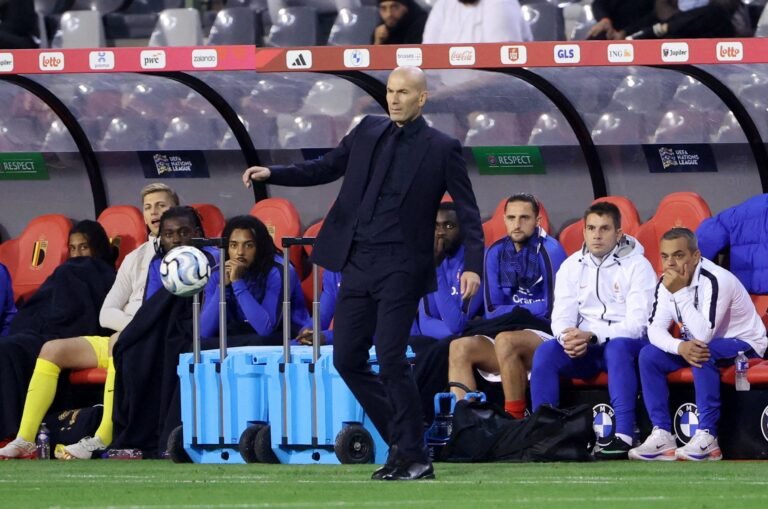 Zidane explica bicão para festejar gol da França: "Acompanhei a jogada de Olise, foi meio ridículo" – ge