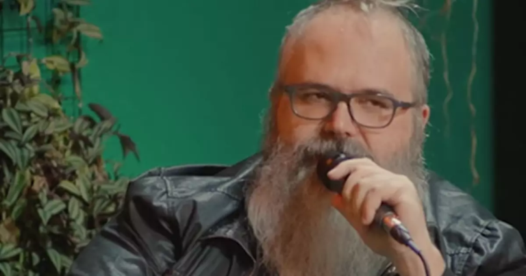 “Foda-se o streaming”: Felipe Vassão revela segredo para sucesso musical além dos números