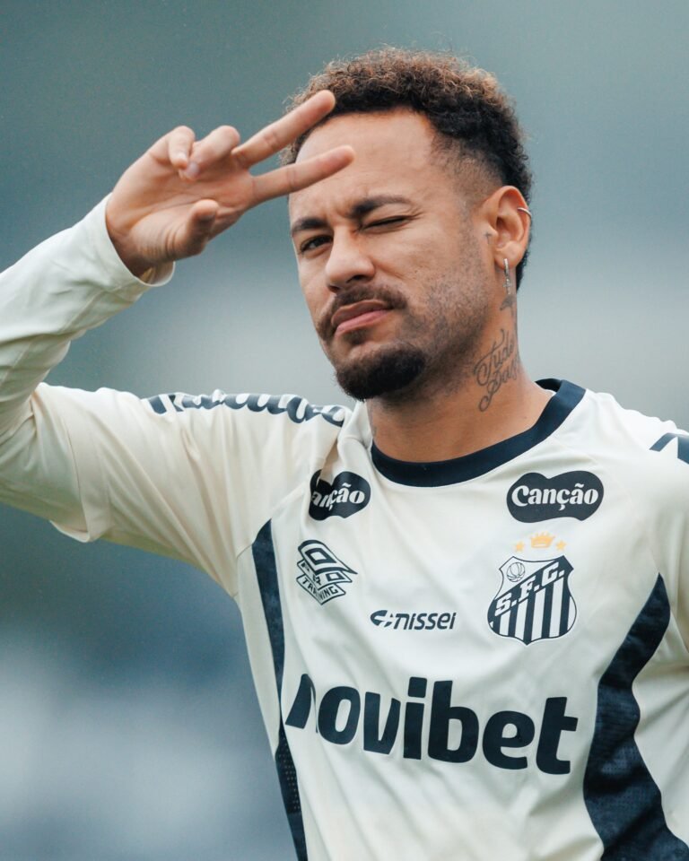 Neymar no Santos: craque volta contra Flamengo; Arão reforça time
