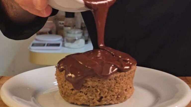 Bolinho de cenoura fit e feito no micro-ondas em 2 minutos