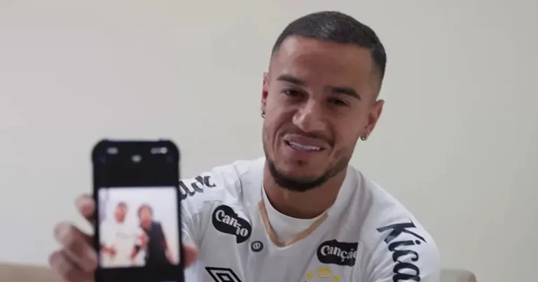 Pedrinho sabe: Philippe Coutinho abriu mão de R$ 12 milhões para jogar no Vasco. Do sofrimento do meia. Neymar quis acabar com a injustiça. Recuperar o amigo