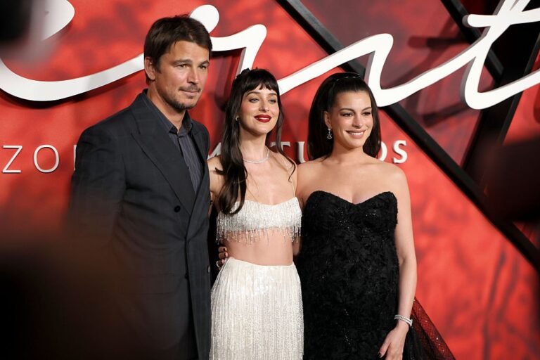 Josh Hartnett revela bastidores de cenas íntimas com Anne Hathaway e Dakota Johnson em ‘Verity’