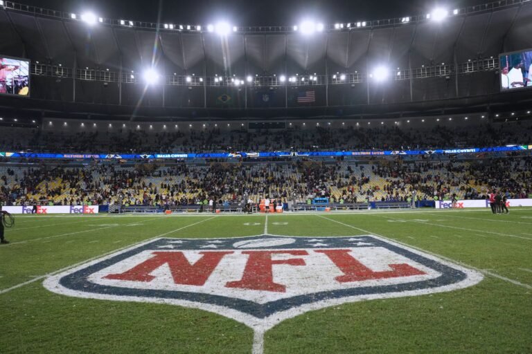Gramado do Maracanã supera desconfiança e escapa de críticas na NFL