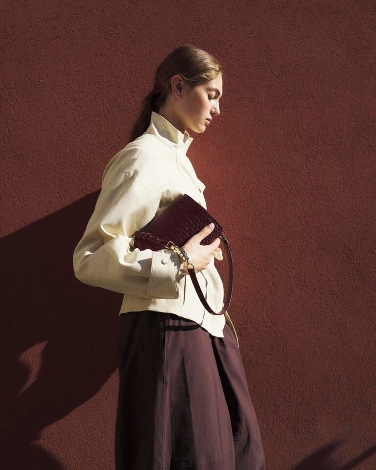 Conheça a Îacaré, marca inspirada no Pantanal que estreou na semana de moda de Milão