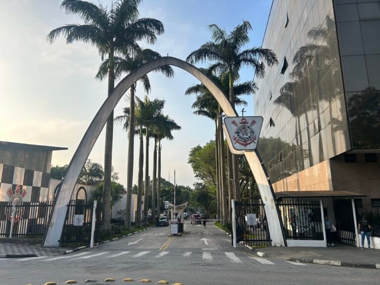 Checamos: o que a Polícia Federal foi fazer na sede do Corinthians