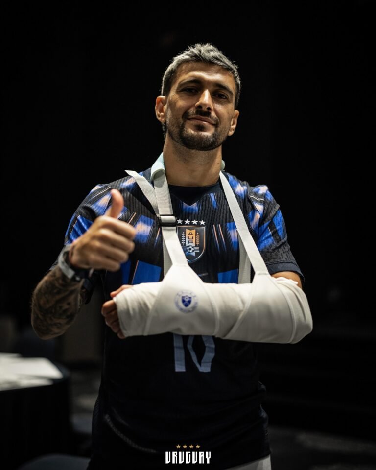 Seleção do Uruguai publica foto de Arrascaeta, do Flamengo, com braço imobilizado – ge