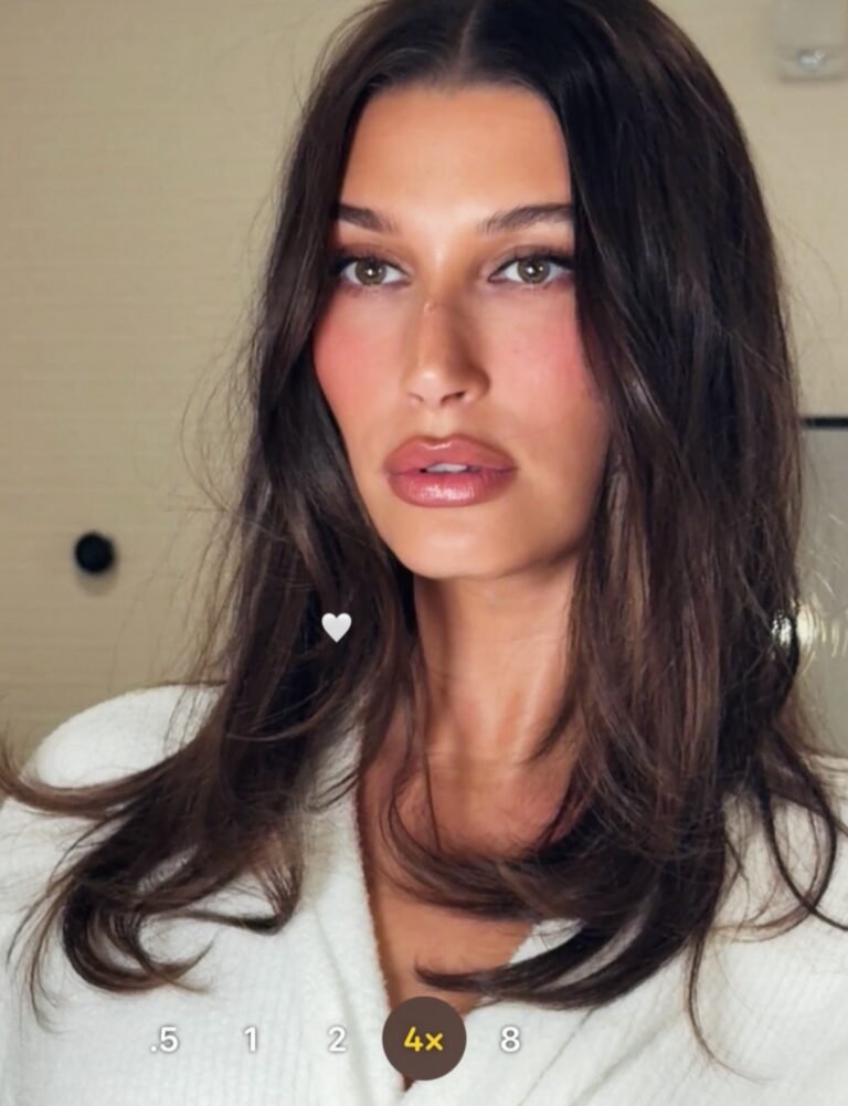 Expresso brunette: tudo sobre a nova cor de cabelo de Hailey Bieber