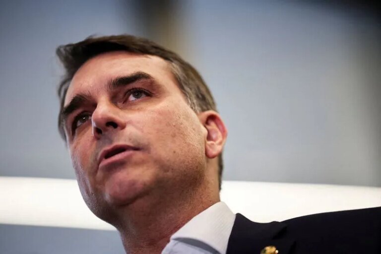 Equipe de Flávio vê liderança no 1º turno como trunfo para apoio do centrão