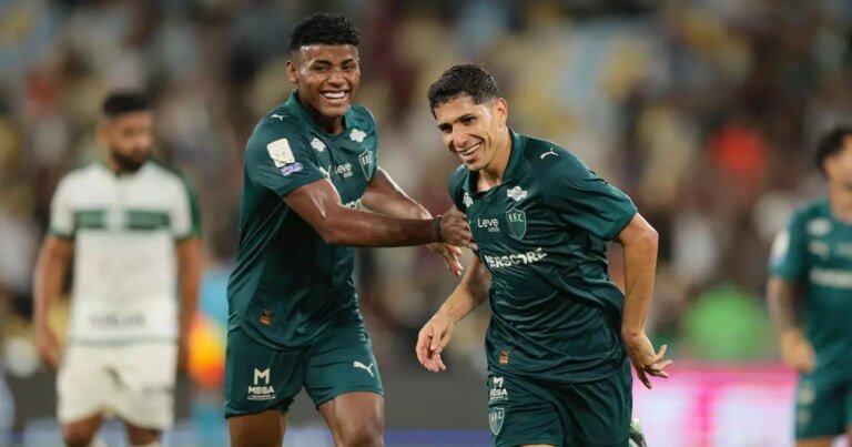 Com hat-trick de Savarino, Fluminense goleia Coritiba no Maracanã