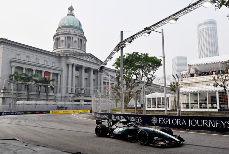 GP de Singapura: Russell lidera treino e Bortoleto fica em 16º