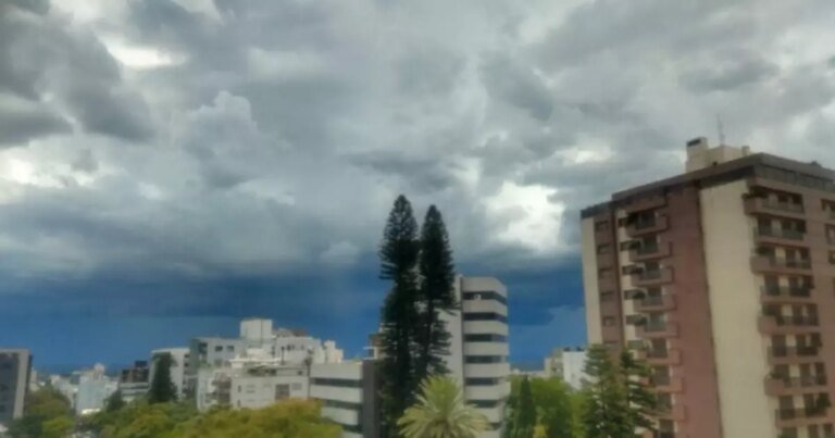 Ciclone extratropical e frente fria levam alertas de temporais para o RS neste feriadão