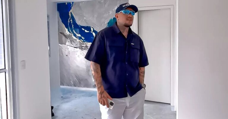 Ex-vendedor ambulante, MC Binn supera infância humilde na música, compra baita apê de frente para o mar e celebra conquista de refúgio praiano no litoral paulista