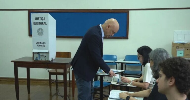Eleições 2026: Alexandre de Moraes vota em SP