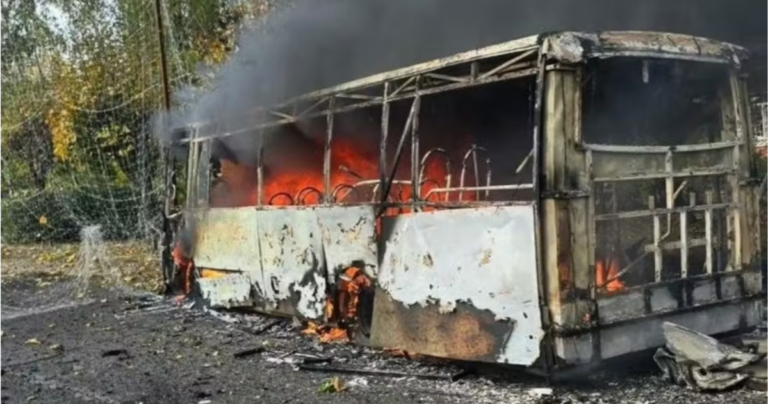 Ataque russo a ônibus deixa ao menos 30 mortos no leste da Ucrânia