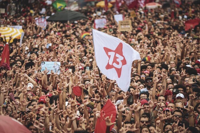 O povo nas ruas em defesa da democracia e da soberania nacional
