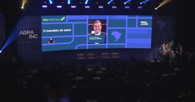 Evento da Abrainc reúne autoridades e debate desafios da habitação