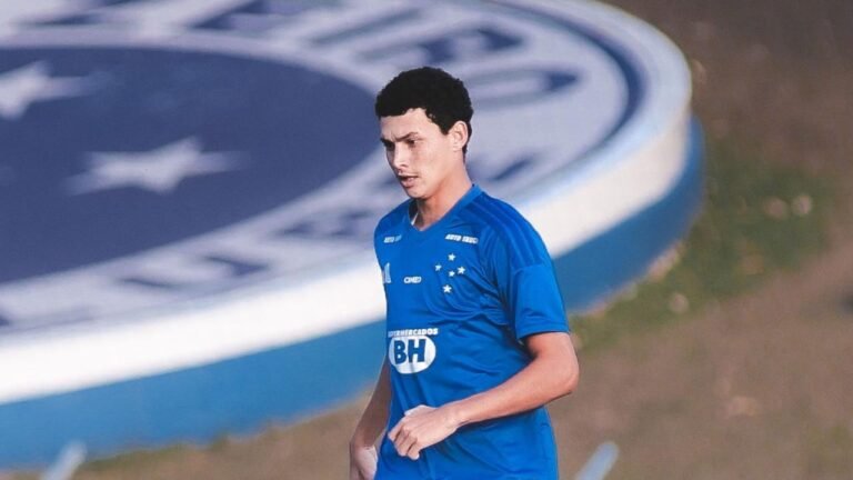 Sem Villalba e Fabrício Bruno, zagueiro da base é acionado para Cruzeiro x São Paulo