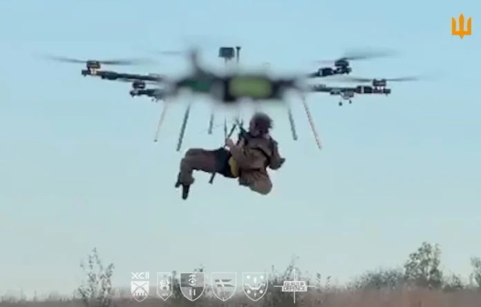 Ucrânia usa drone pesado para retirar soldado ferido da linha de frente