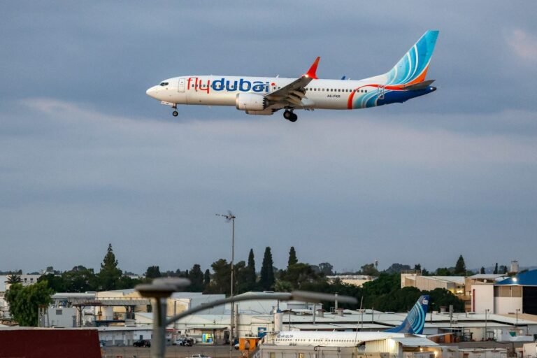 Mais de 5 mil metros em segundos: como o Boeing da FlyDubai resistiu a mergulho perto da velocidade do som e a pressão de lançamento espacial – O GLOBO