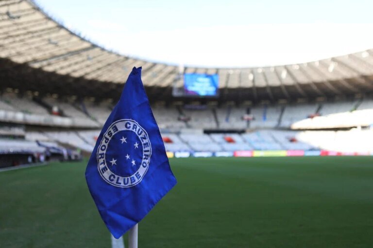 Cruzeiro vence mas Artur Jorge afirma que reta final do campeonato será difícil