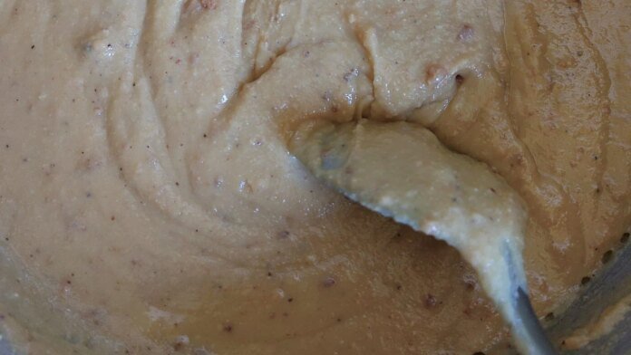 Brigadeiro de maracujá talhado na panela, na colher da leitora Brunna