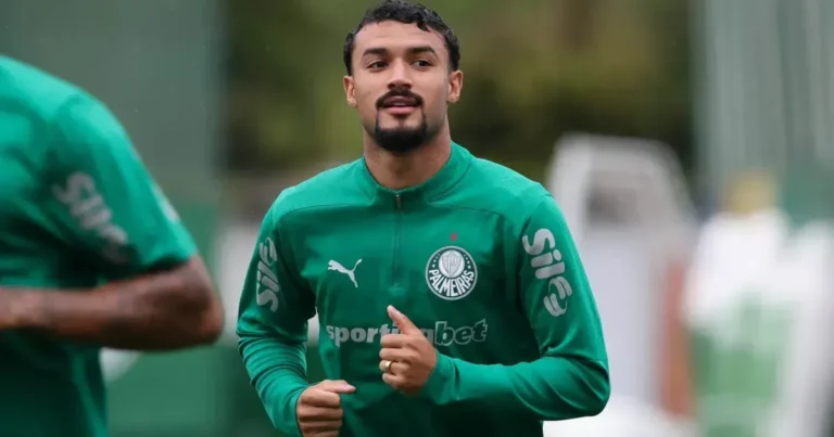 Mesmo sem atuar, lateral do Palmeiras é flagrado em exame antidoping