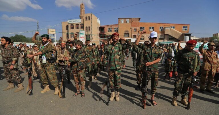Houthis dizem ter atacado o aeroporto de Riad com míssil balístico