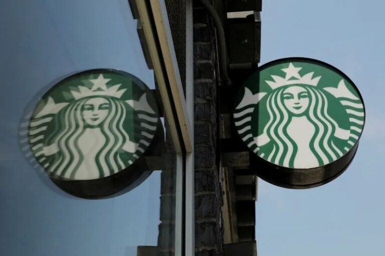 Starbucks aposta em lojas menores para driblar crise e recuperar clientela