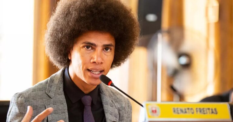 Renato Freitas, autor de mobilização pelo fim da escala 6×1, é o primeiro negro eleito deputado federal pelo Paraná